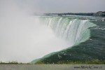 Světově proslulé Niagárské vodopády na hranici Kanady a USA. Jsou to nejmohutnější vodopády v severní Americe. Na obrázku je vodopád Horseshoe (koňská podkova) z kanadské strany