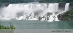 Druhá část Niagárských vodopádů jsou Americké vodopády a Bridal veil fall (nevěstin závoj  - ten menší vpravo) pohled opět z kanadské strany