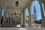 Pohled na gigantickou baziliku s věží vysokou 65m - Fatima