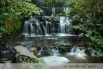 Během našeho putování po hezkém Catlins parku jsem návštěvu tohoto vodopádu úmyslně naplánoval až na dobu těsně po západu slunce, abych měl rovnoměrné rozložení světla a mohl fotoaparát "otevřít" na delší čas.