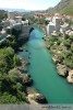 Ve válce zničený a nyní znovu zrekonstruovaný most v Mostaru