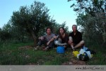 Příprava večeře v olivovém háji