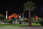 ...poté se otočíte na druhý bok a vidíte jinou krásnou mešitu - Hagia Sofia. Atmosféra orientu je zde velmi silná, stačí se jí nechat unést...